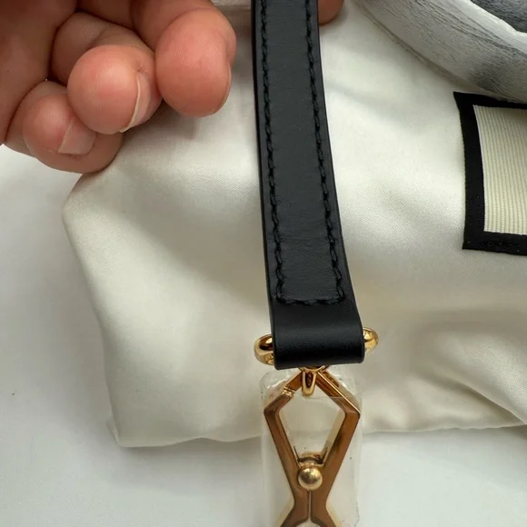 NWT Gucci Red  leather adjustable  strap with gold hardware NIB w/ dust bag - Picture 8 of 11